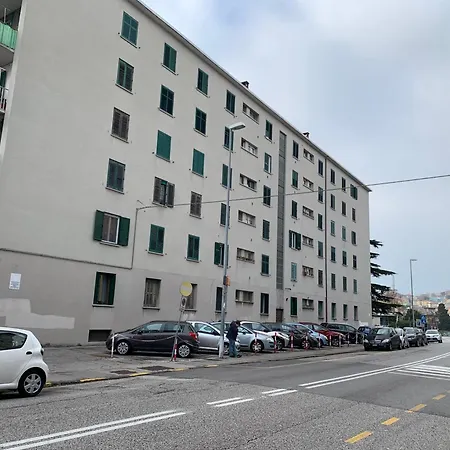 Aparthouse Torri شقة ترييستي